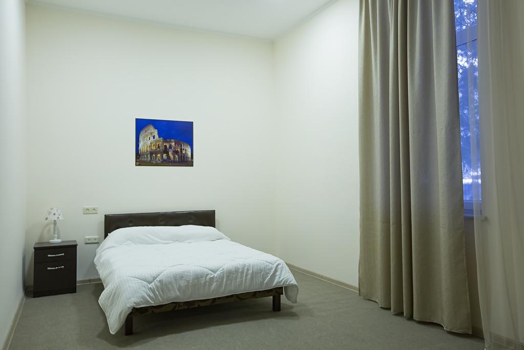 Granada Hotel Yerevan Room photo